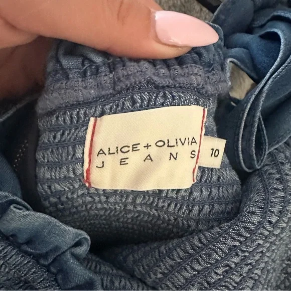 EUC ALICE + OLIVIA SOLD OUT ROZ SMOCKED CHAMBRAY ROMPER SZ 10 - Picture 10 of 10